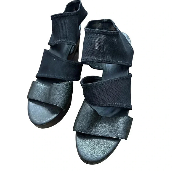 Eileen Fisher Rally 2 Stretch Black Leather Cut Out Wedge Sandal Size US 10 - Picture 3 of 6